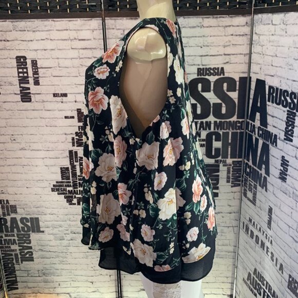 Torrid 0 Black Floral Lined V-Neck Tank Top - Picture 5 of 6